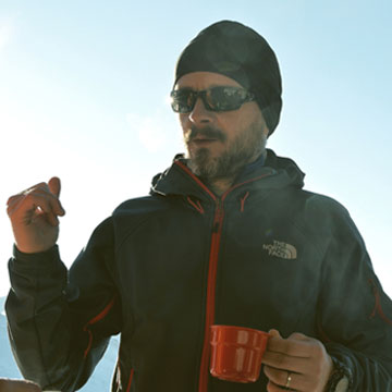 Un primo piano di Mario Minati, Accompagnatore di Media Montagna del Collegio Guide Alpine delle Marche