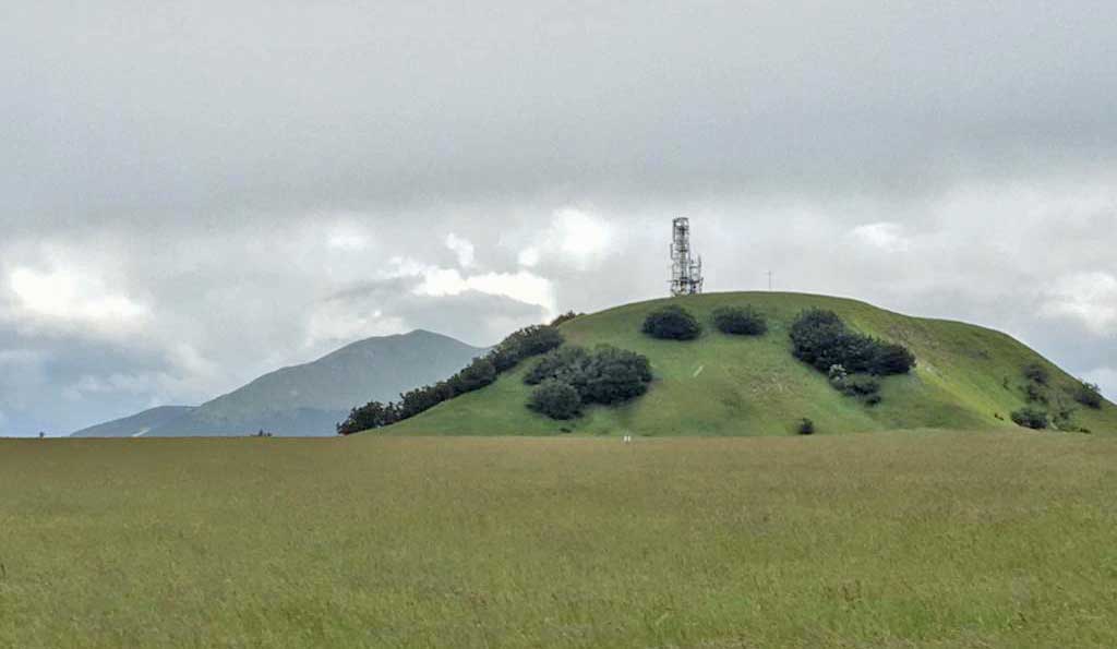 Veduta panoramica sulla cima del Monte Petrano (PU)