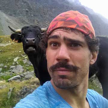 Un primo piano di Filippo Carboni, Accompagnatore di Media Montagna del Collegio Guide Alpine delle Marche.