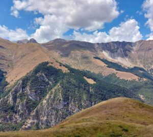 Veduta panoramica dal Monte Banditello nel gruppo del Monte Vettore nel parco nazionale dei Monti Sibillini
